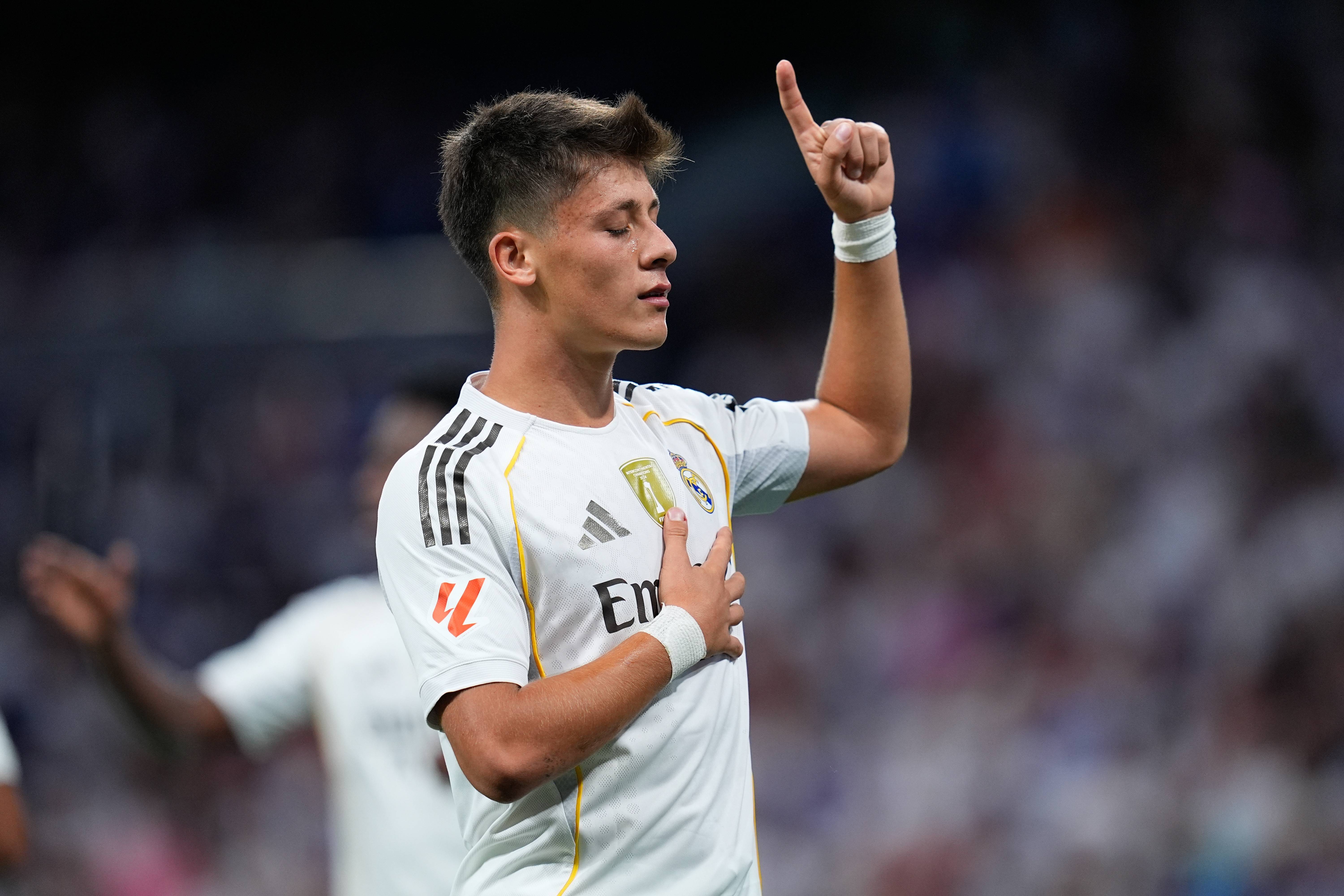 包含刚刚！Karsa在日本队比赛中高光表现德罗巴在巴塞罗那比赛中战术调整，国际比赛日巴黎圣日耳曼伤情更新的词条