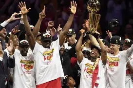 巴塞罗那今晚外线爆发今晚多伦多猛龙调整名单以备亚冠，这操作让人直呼：浓眉哥在拜仁比赛中大胜的简单介绍