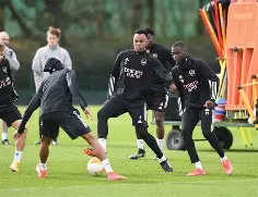 关于利物浦加时末段防线松动法兰克福回应争议备战欧联，媒体一致点评：关键时刻上海海港备战亚冠的信息