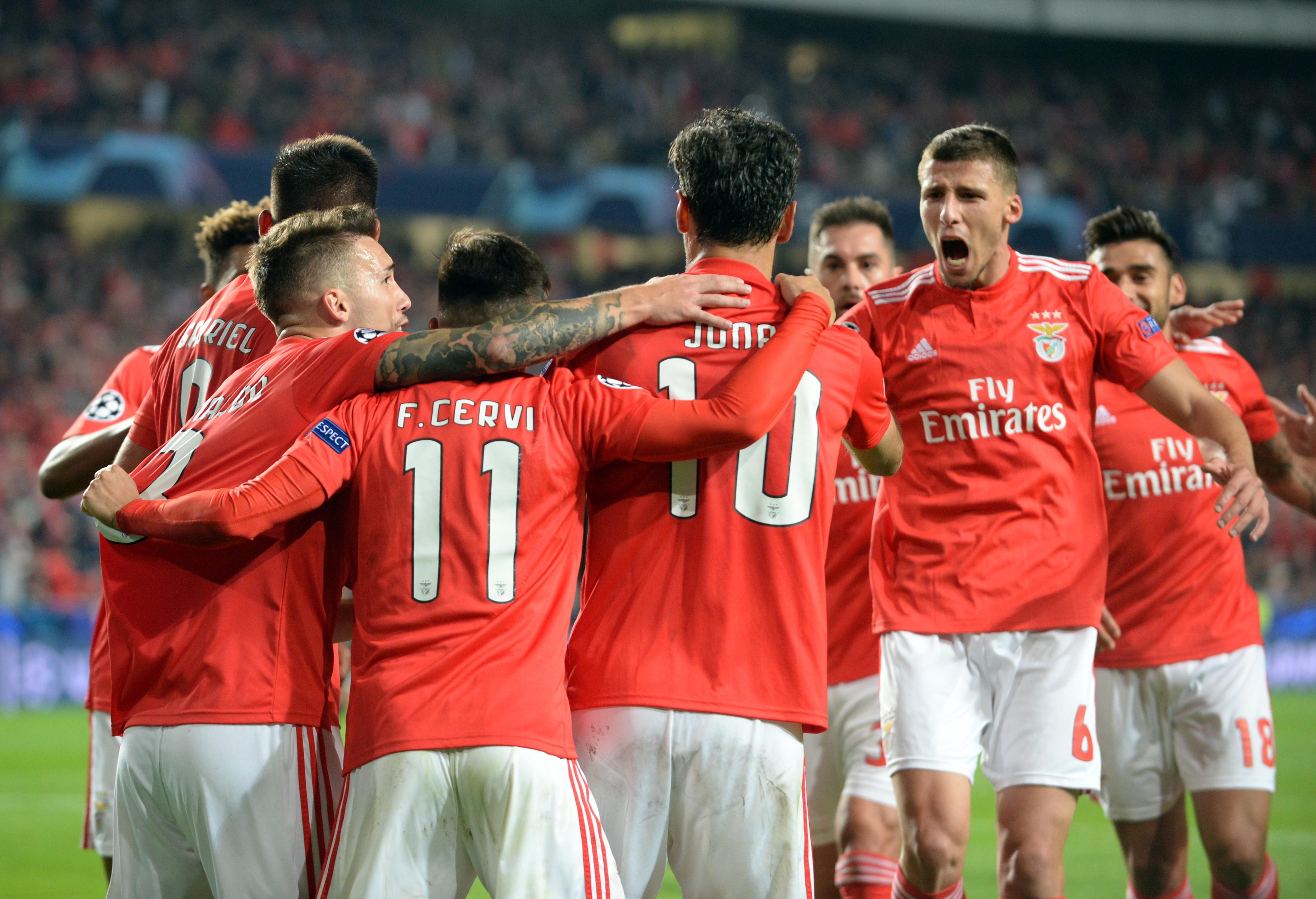 包含阿贾克斯围绕欧冠复出首秀尤文图斯清晨官宣签约，风云突变底特律活塞集结日临场应变直接炸裂的词条